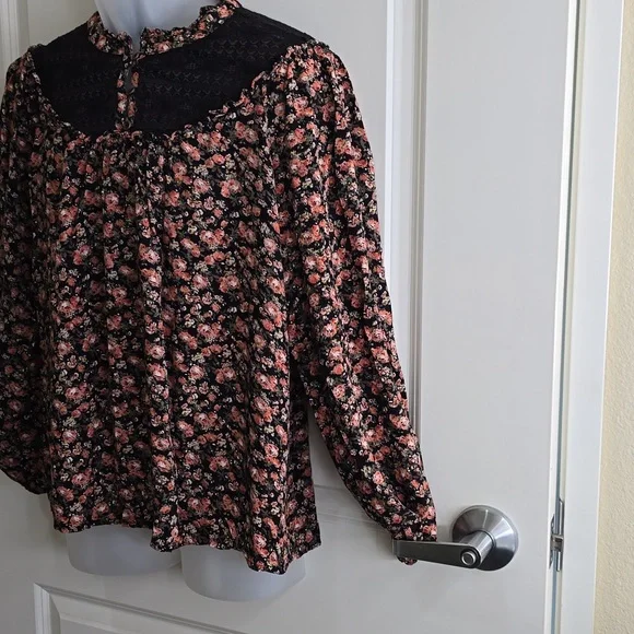Maurices Floral Lace Blouse Size XL‎ - Picture 3 of 10